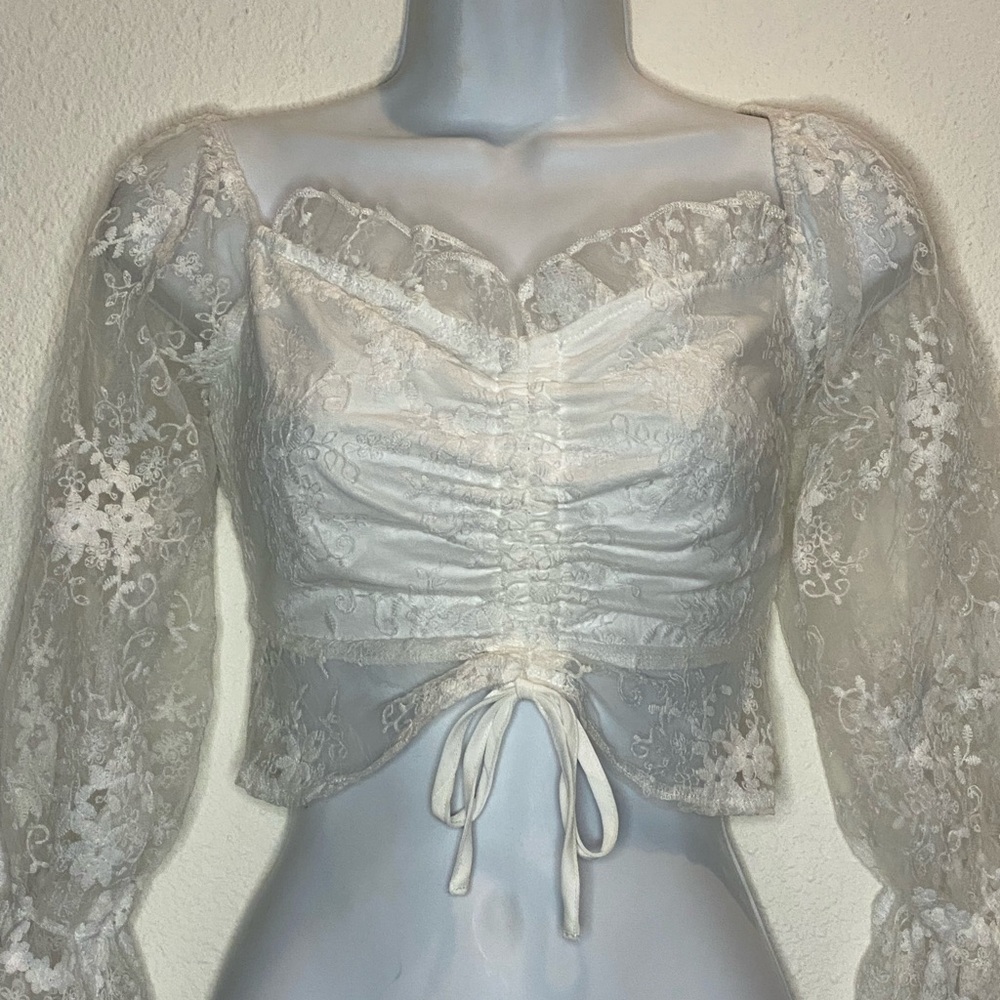 Eilly Bazar Women’s White Lace Crop Top Medium